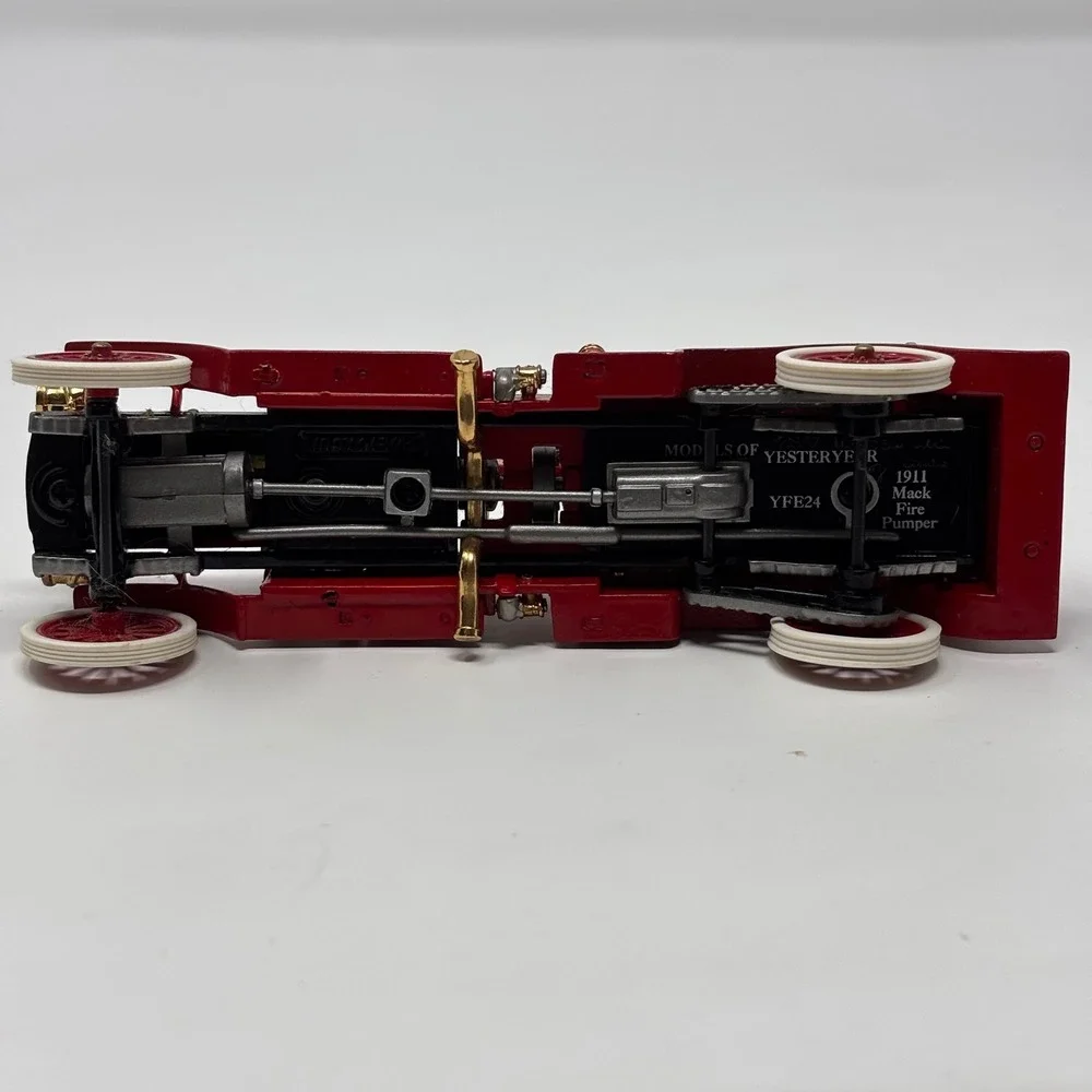 Matchbox Models of Yesteryear 1911 Mack Fire Pumper YFE24 Red Gold UFALM No COA